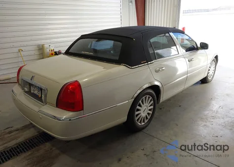 2005 Lincoln Town Car Signature from USA, damaged, VIN 1LNHM81W55Y611266